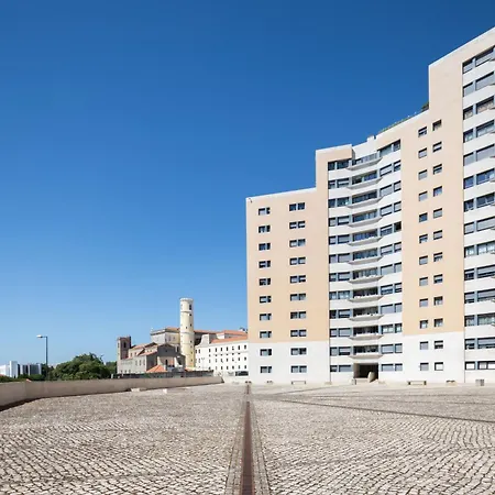 Lisbon Relax Pool Apartment - Free Parking Garage-2