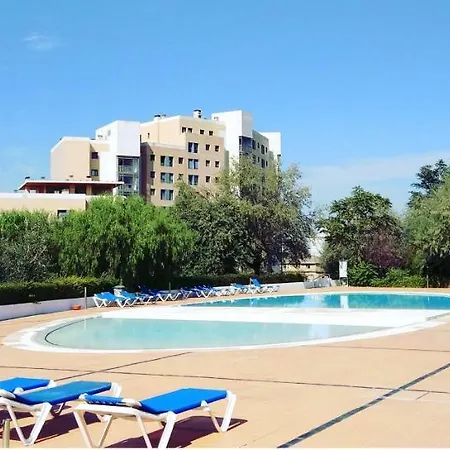 Lisbon Relax Pool Apartment - Free Parking Garage-3